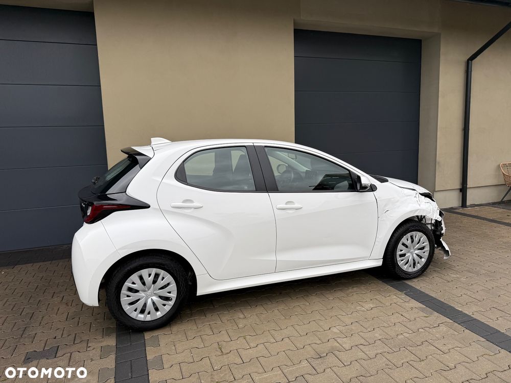 Toyota Yaris 2024 photo 3