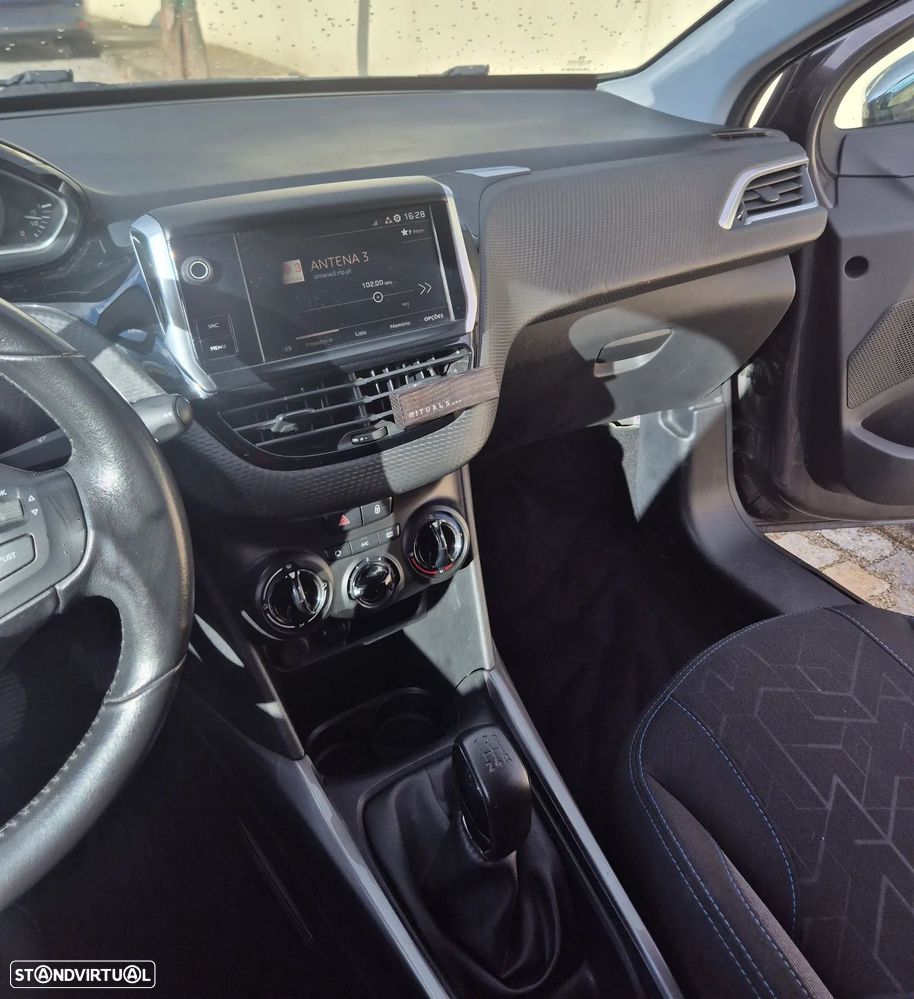 Peugeot 2008 1.2 PureTech Allure - 5