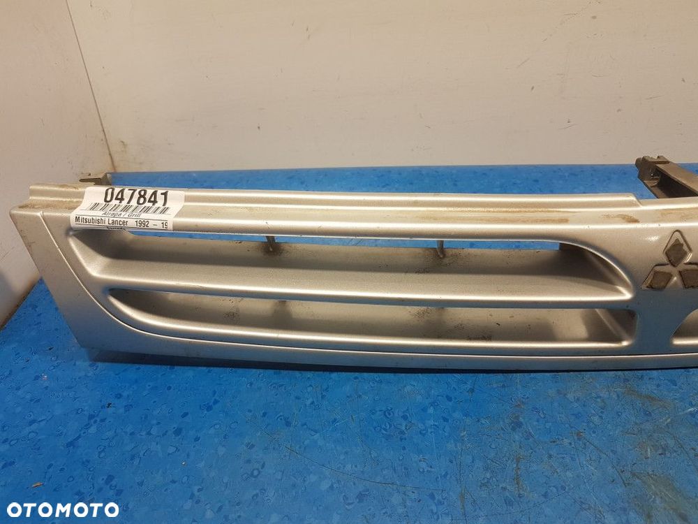 MITSUBISHI LANCER V ATRAPA / GRILL - 4
