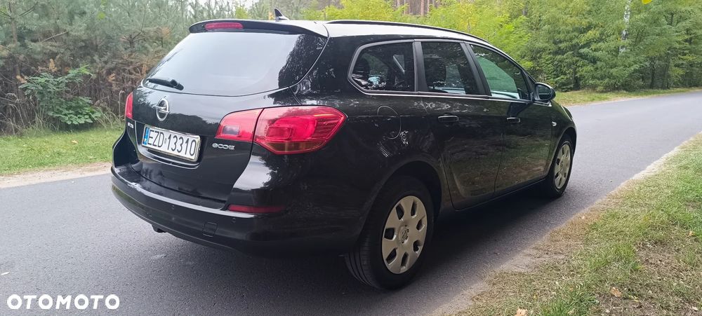 Opel Astra 2011 photo 3