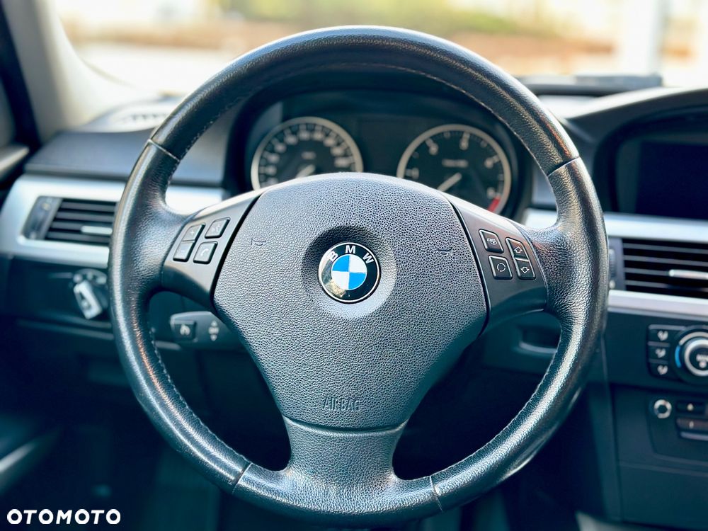 BMW Seria 3 318d DPF Edition Sport - 11