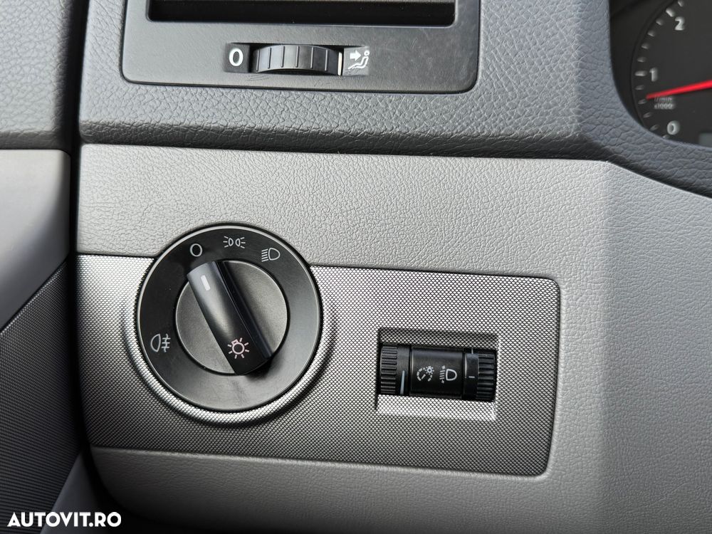 Volkswagen Caravelle - 12