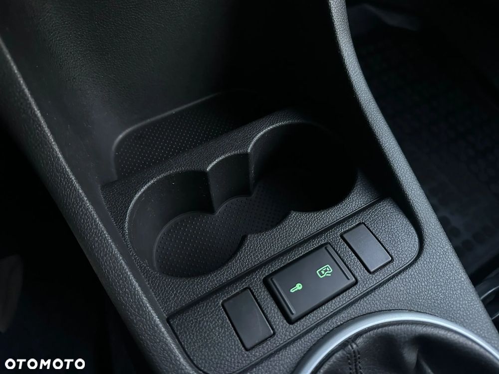 Skoda Fabia 1.2 HTP Ambiente - 30