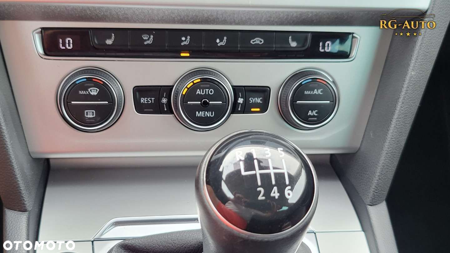 Volkswagen Passat - 38