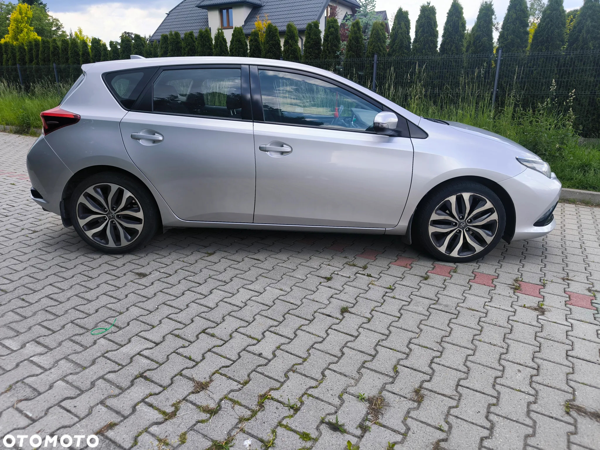 Toyota Auris - 2