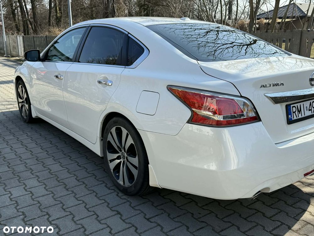 Nissan Altima - 8