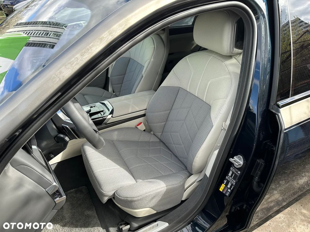 BMW i7 105.7kWh M70 xDrive - 12