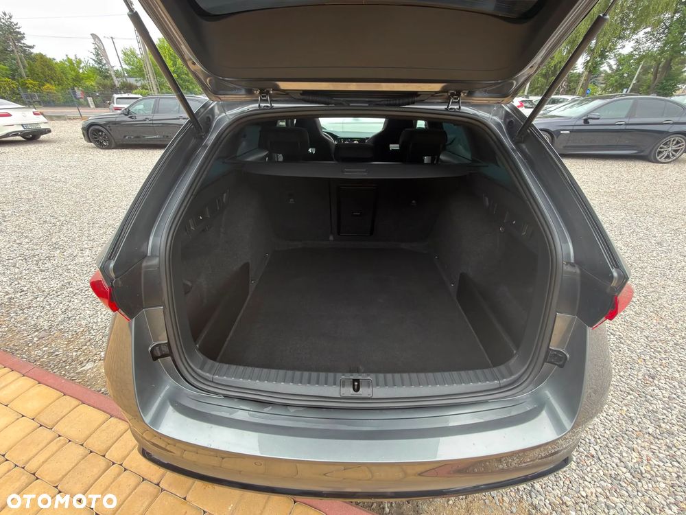Skoda Octavia 2.0 TDI DSG RS - 22