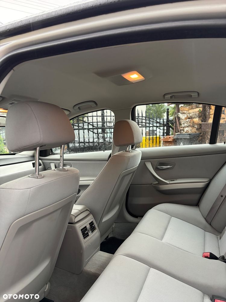 BMW Seria 3 318i - 13