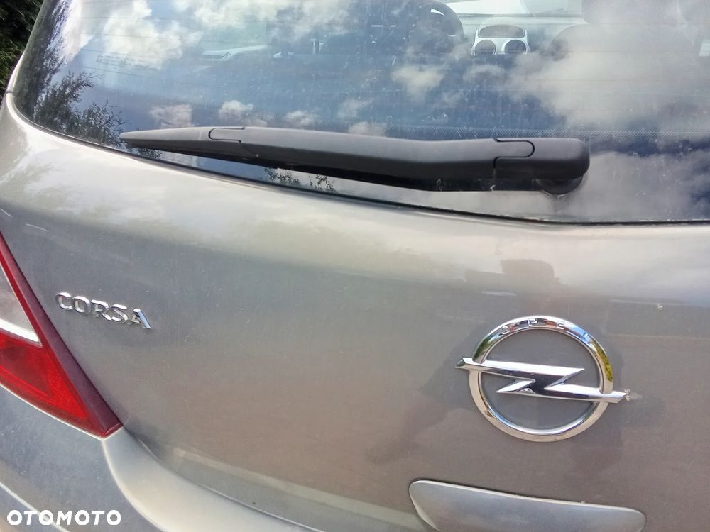 Opel Corsa 1.2 16V Essentia - 10
