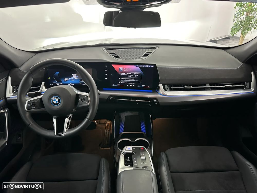 BMW iX2 eDrive20 Pack Desportivo M - 17