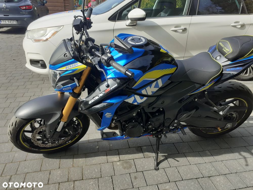 Suzuki GSX - 12