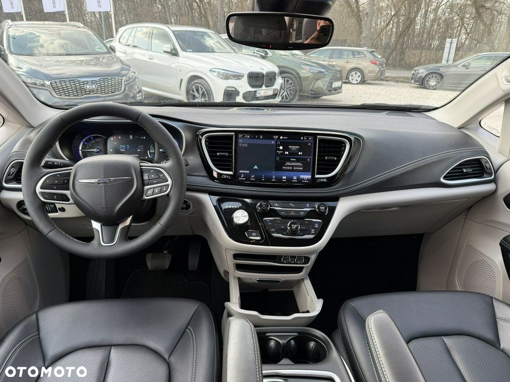 Chrysler Pacifica - 17