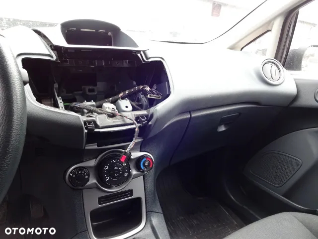 Deska rozdzielcza,poduszki,pasy Ford Fiesta MK7 - 2