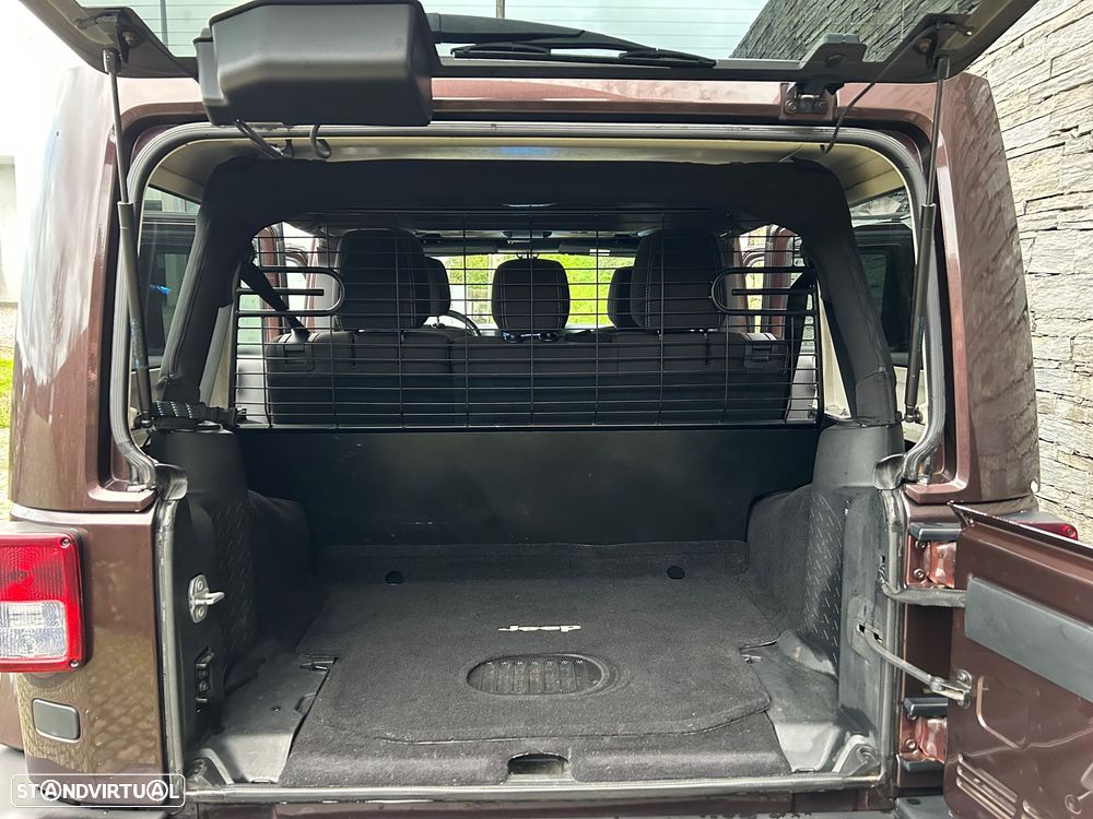 Jeep Wrangler Unlimited 2.8 CRD ATX Sahara Adventure Edition - 25