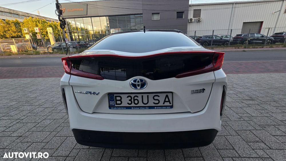 Toyota Prius - 4