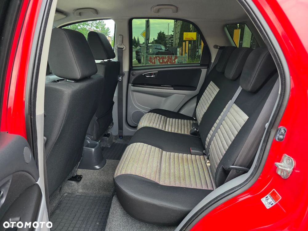 Suzuki SX4 1.6 Comfort Plus - 16