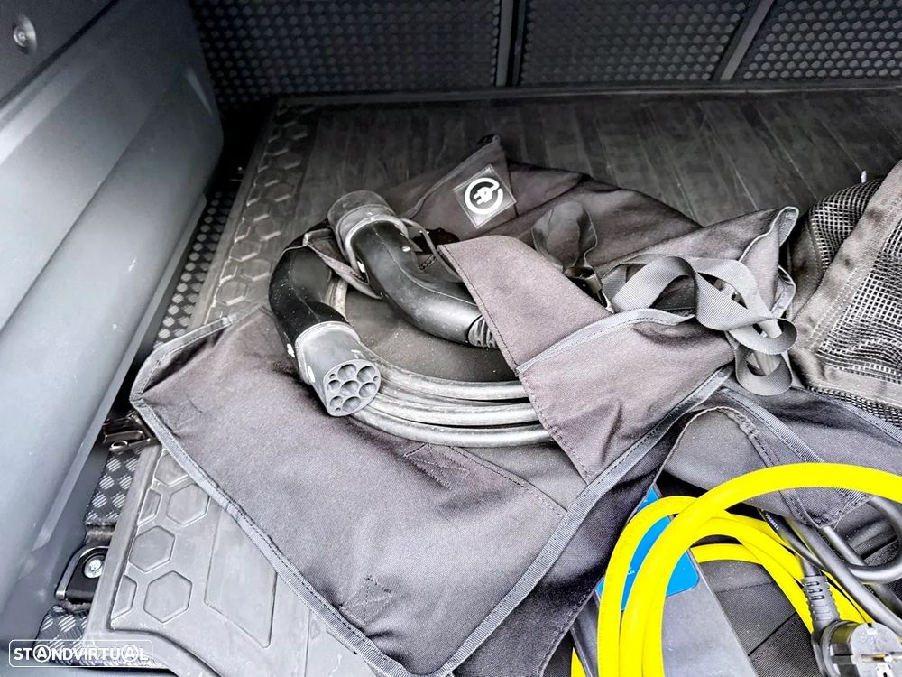 Land Rover Defender 2.0 P400e 110 AWD X-Dynamic SE - 36