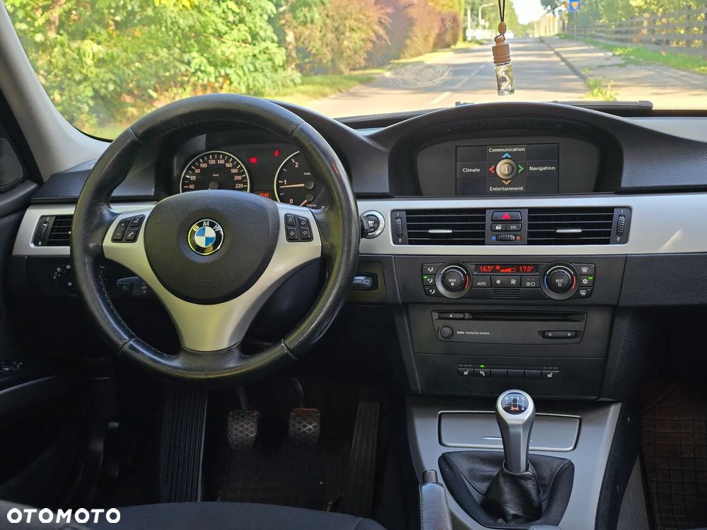 BMW Seria 3 318d - 27