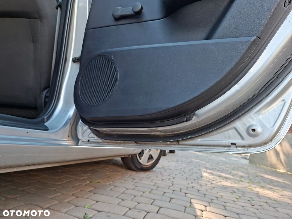 Kia Ceed - 28
