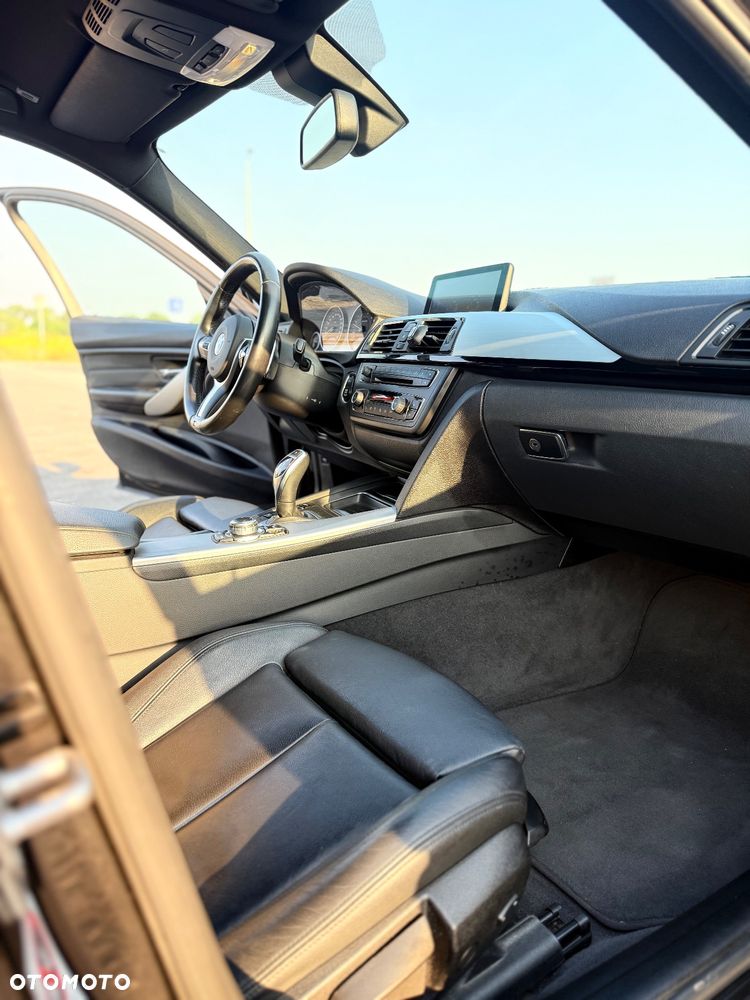 BMW Seria 3 320d xDrive - 25