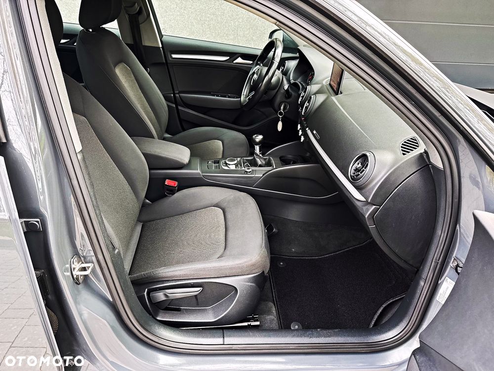 Audi A3 Sportback 1.6 TDI design - 33