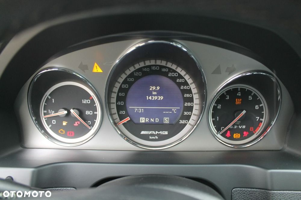 Mercedes-Benz Klasa C 63 AMG - 16