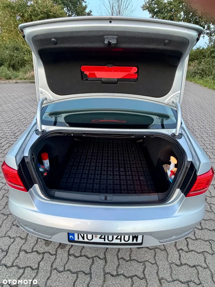 Volkswagen Passat 2.0 TDI Comfortline - 28