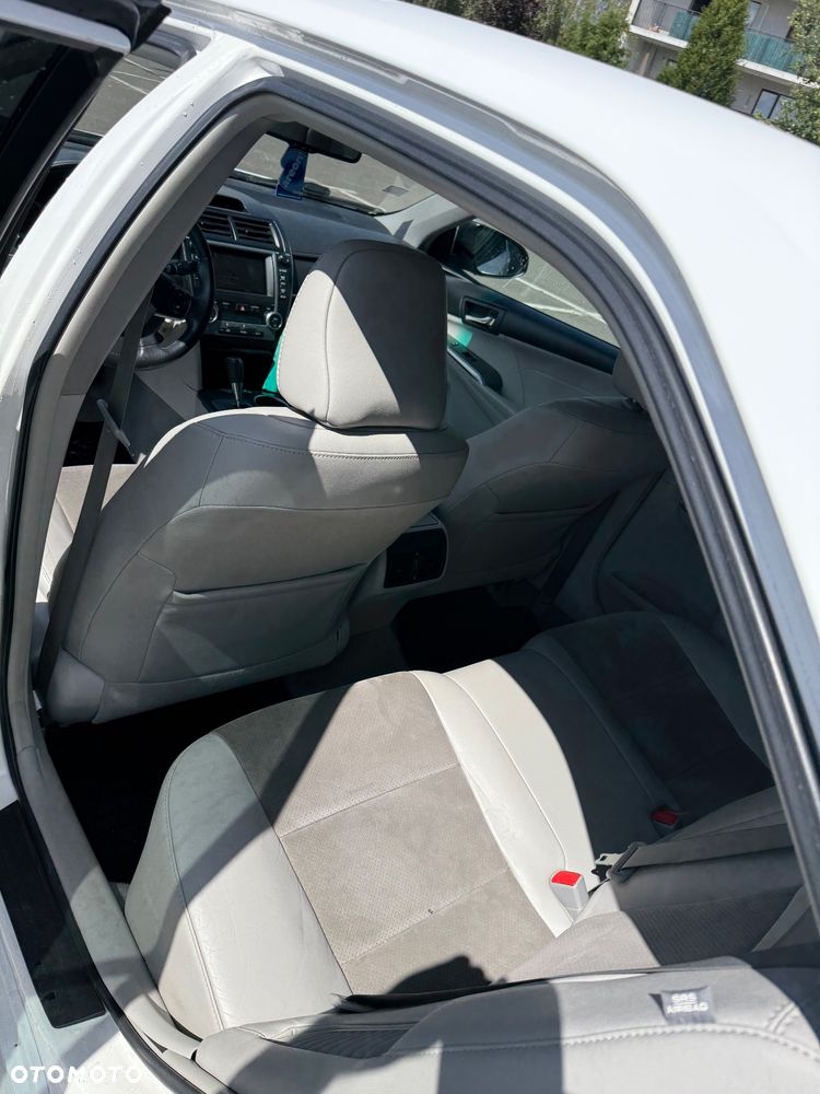 Toyota Camry 2.4 Hybrid - 10