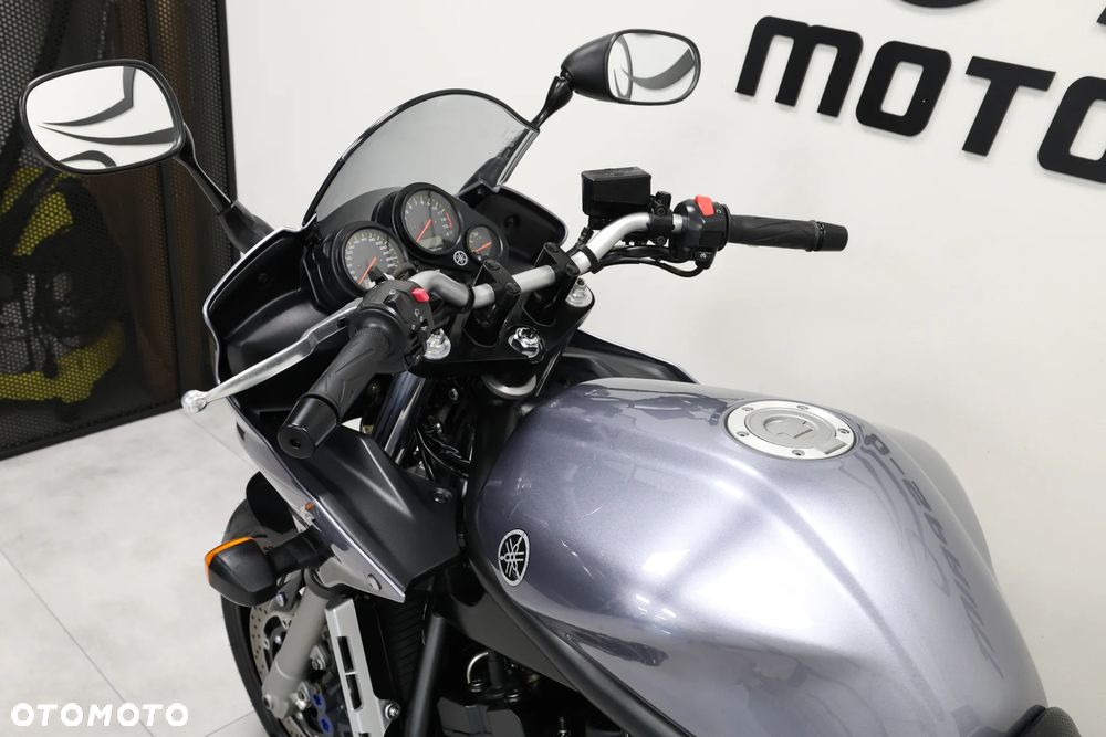 Yamaha FZS - 16
