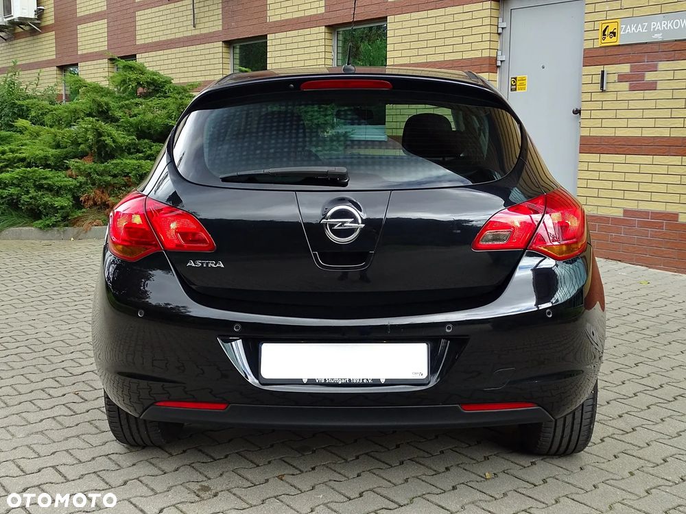 Opel Astra 1.6 Design Edition - 12