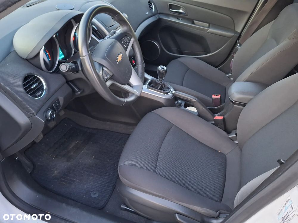Chevrolet Cruze 1.6 LT - 8