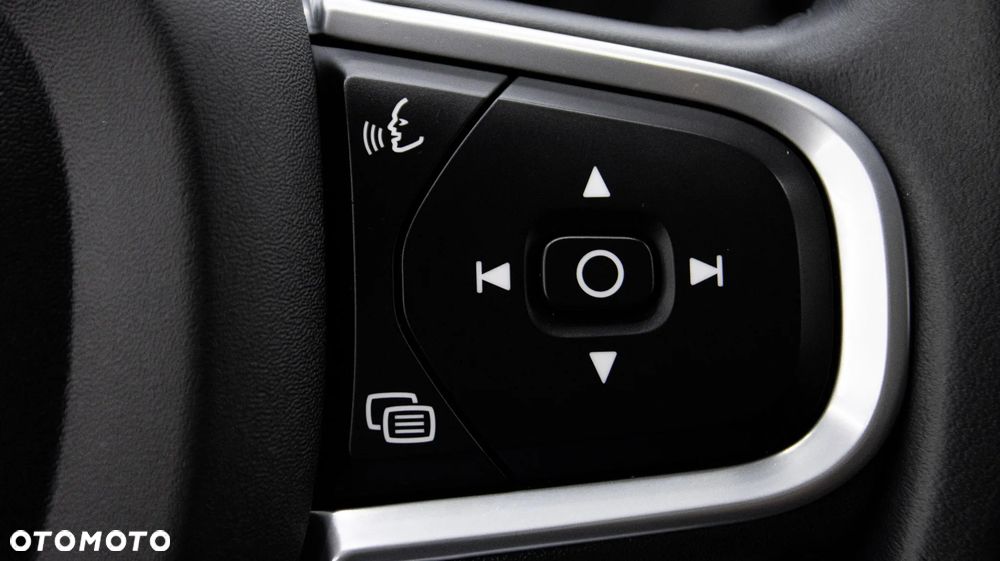 Volvo XC 60 B4 D AWD Momentum Pro - 22