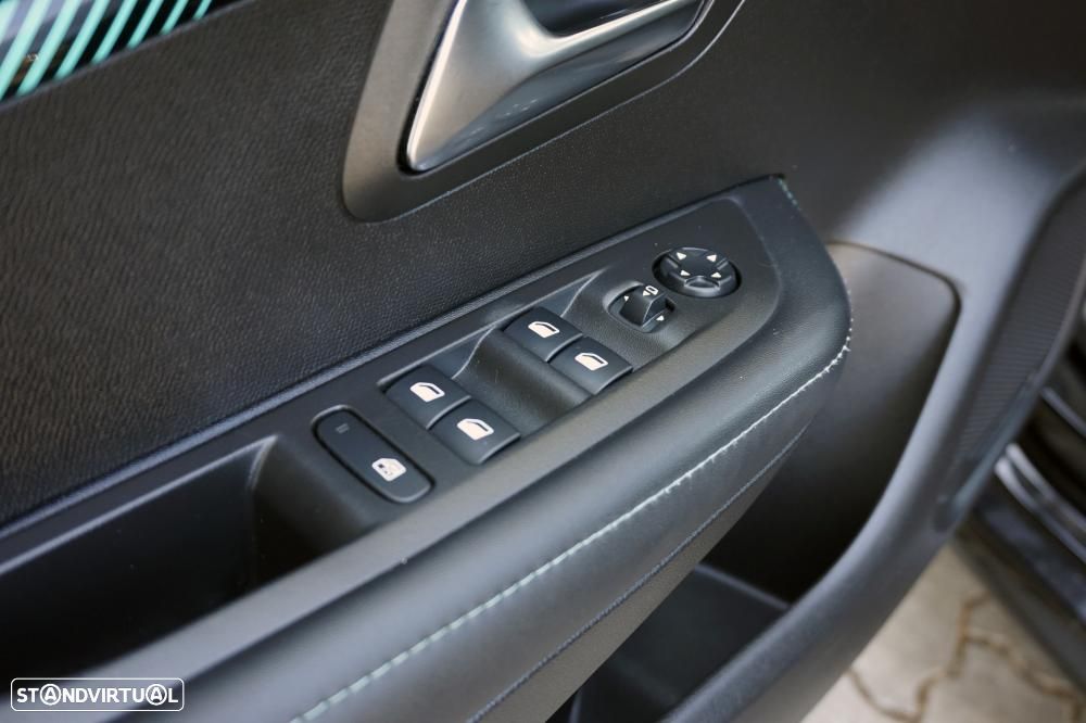 Peugeot 208 1.2 PureTech Allure EAT8 - 9