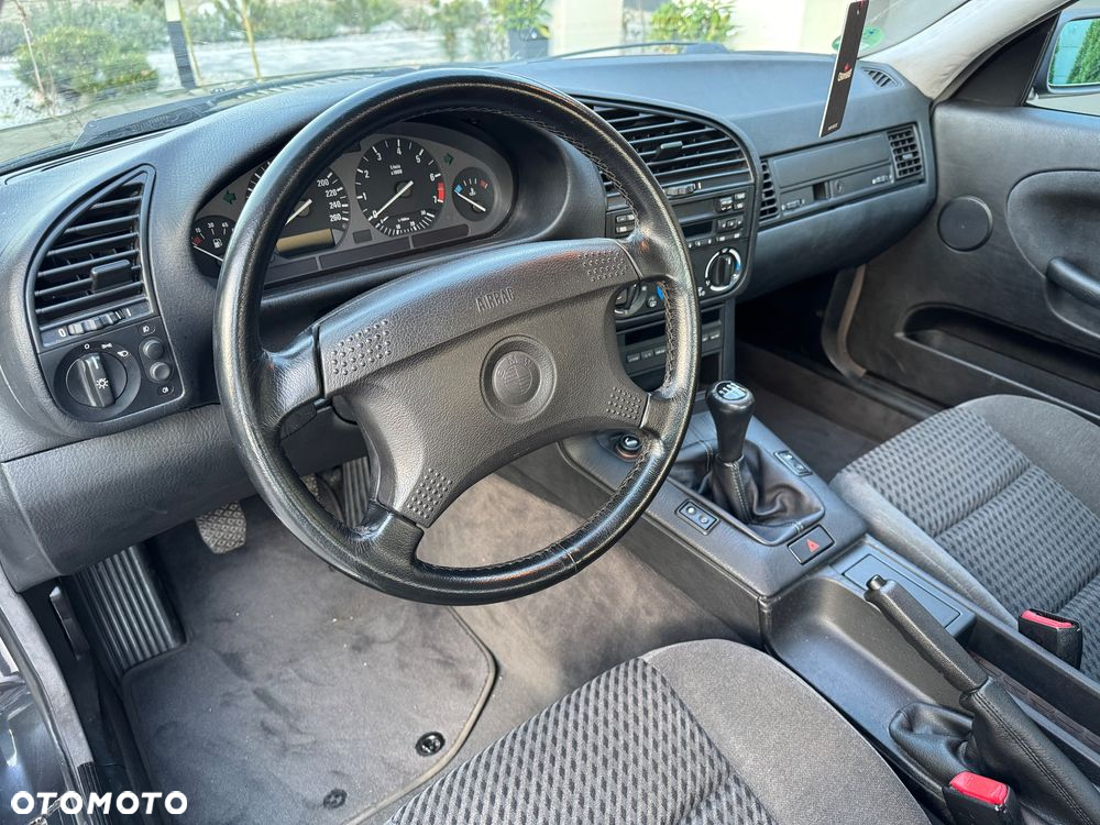 BMW Seria 3 318is - 18