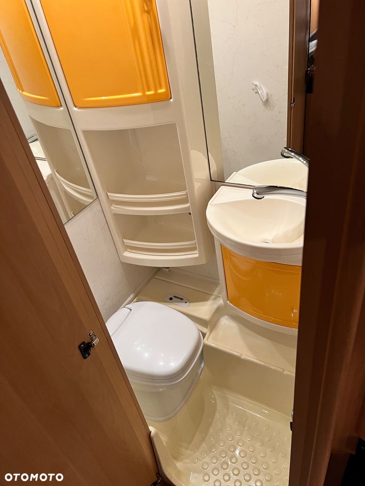 Dethleffs Camper 460 - 30