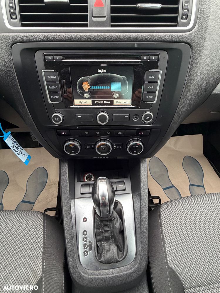 Volkswagen Jetta - 13