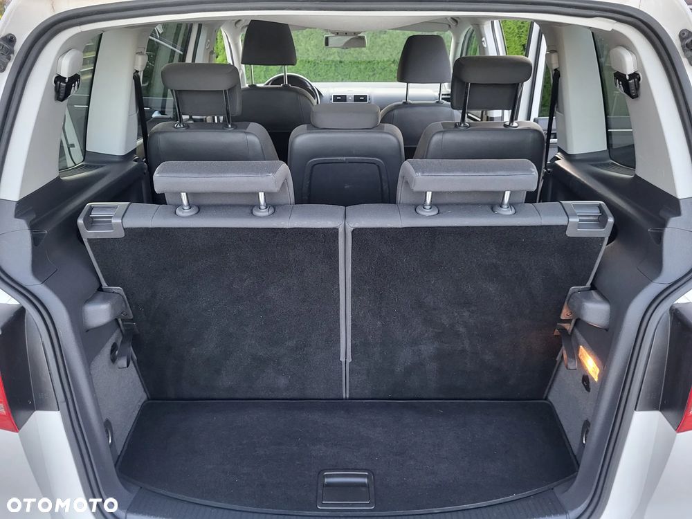 Volkswagen Touran 2.0 TDI Trendline DSG - 22