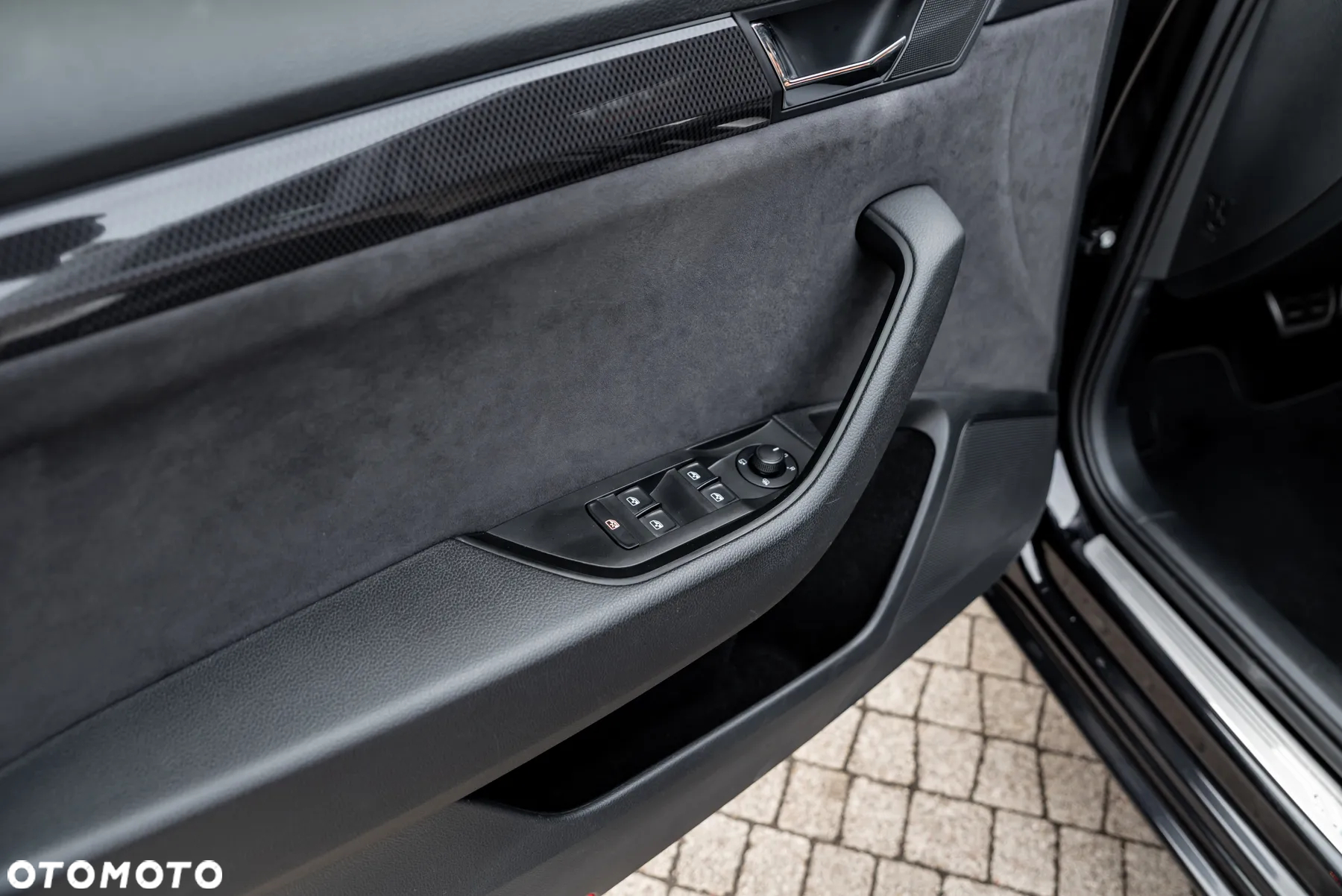 Skoda Superb 2.0 TDI DSG Sportline - 21