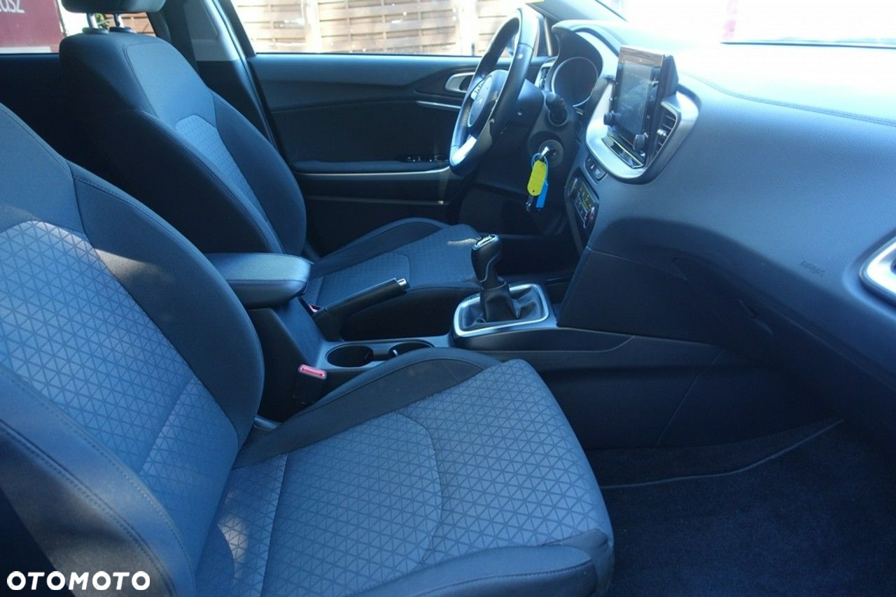 Kia Ceed - 12