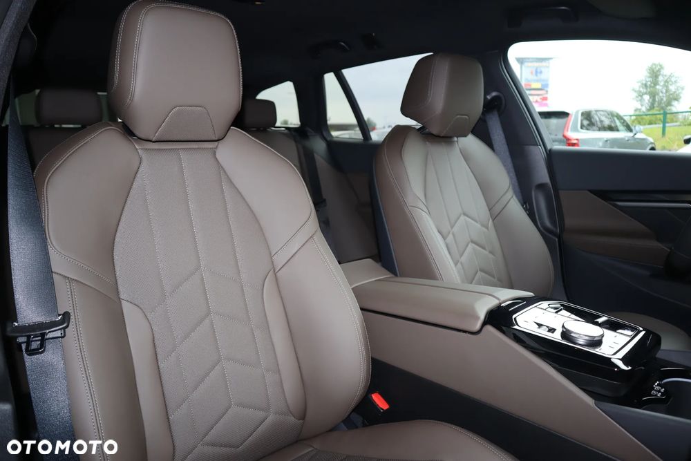 BMW i5 - 13