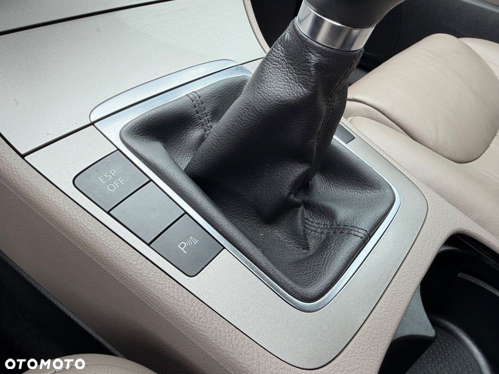 Volkswagen Passat Variant 1.8 TSI Highline - 23