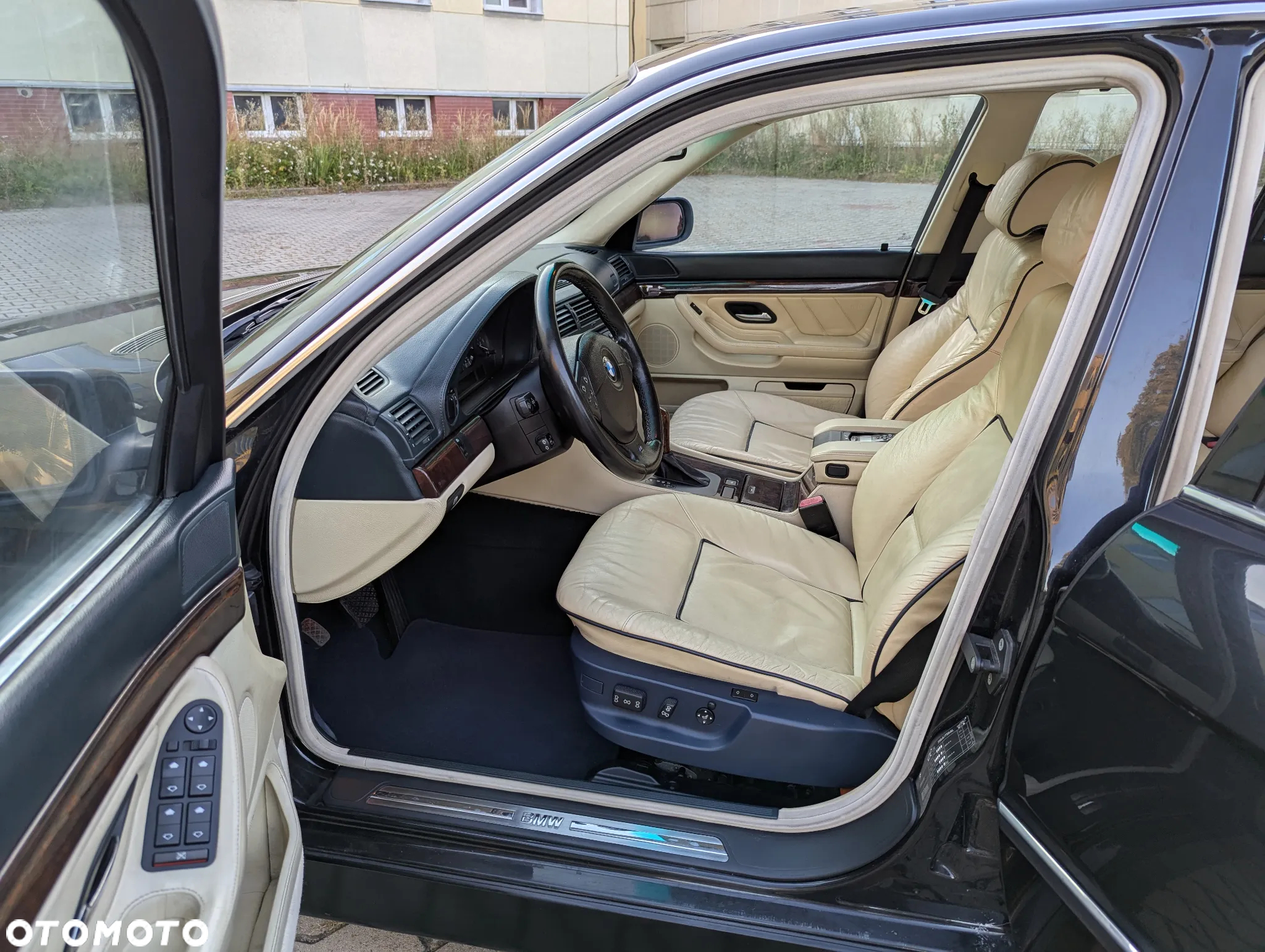 BMW Seria 7 750i - 16