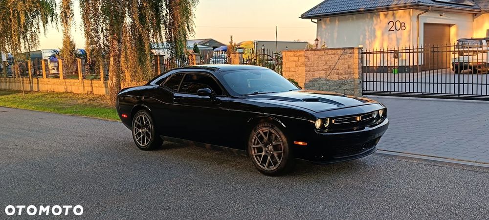 Dodge Challenger - 2