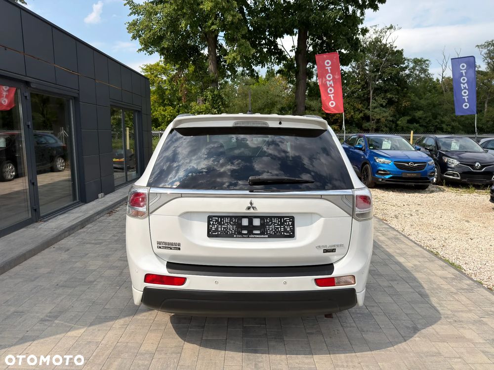 Mitsubishi Outlander 2.2 DID Intense + - 14