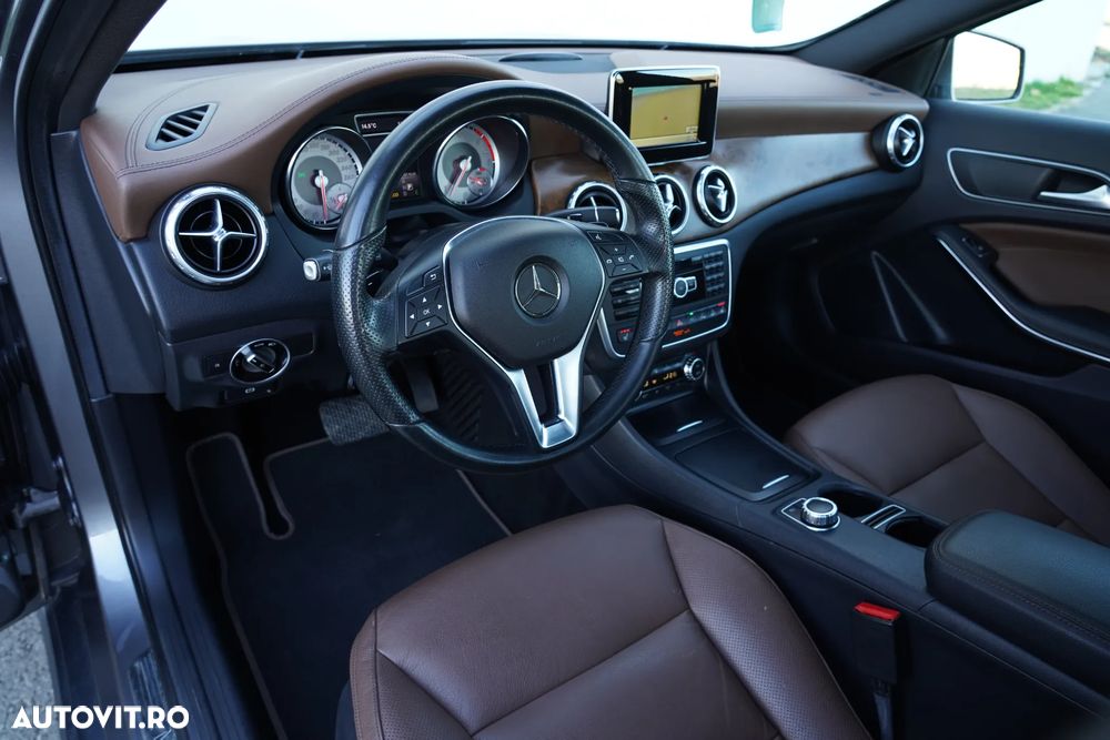 Mercedes-Benz GLA 220 d 4Matic 7G-DCT Urban - 11