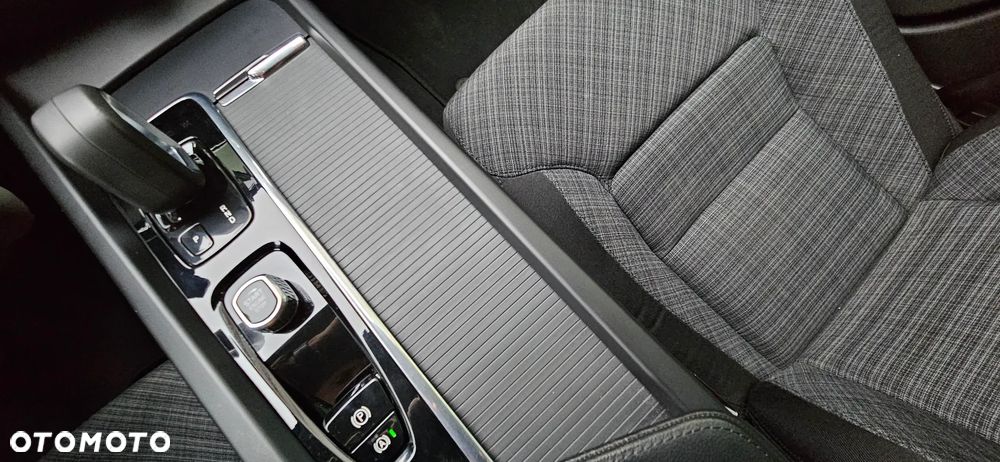 Volvo V60 D4 Momentum Pro - 8