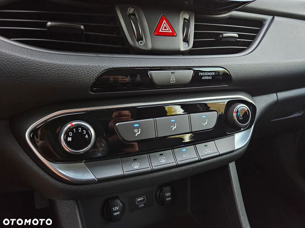 Hyundai i30 1.5 DPI Classic + - 22
