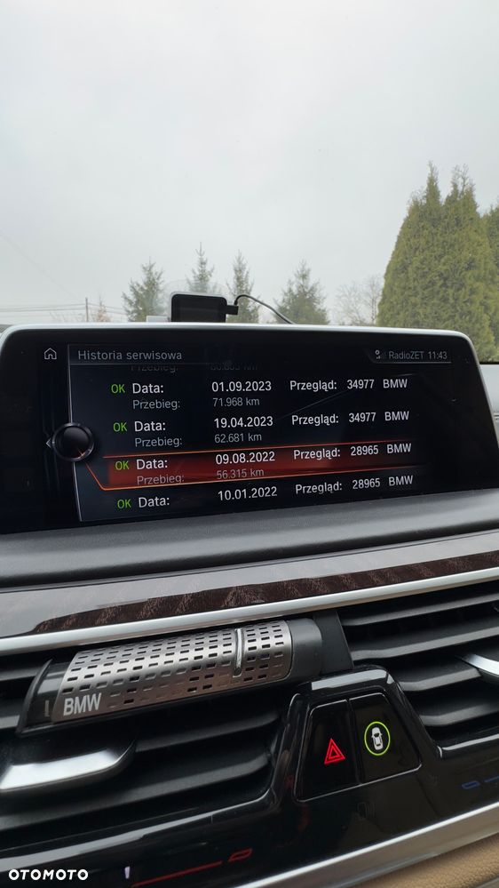 BMW Seria 7 750i xDrive - 25