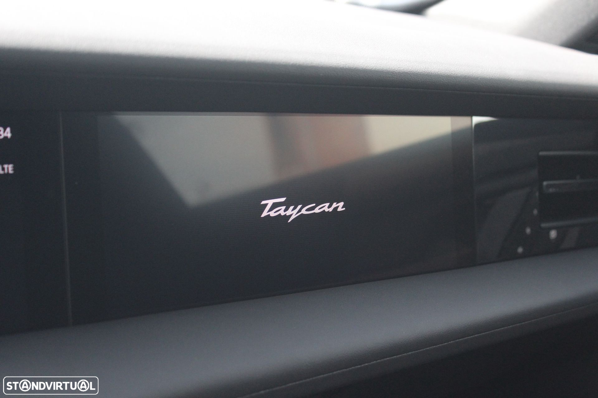 Porsche Taycan Cross Turismo 4 - 28